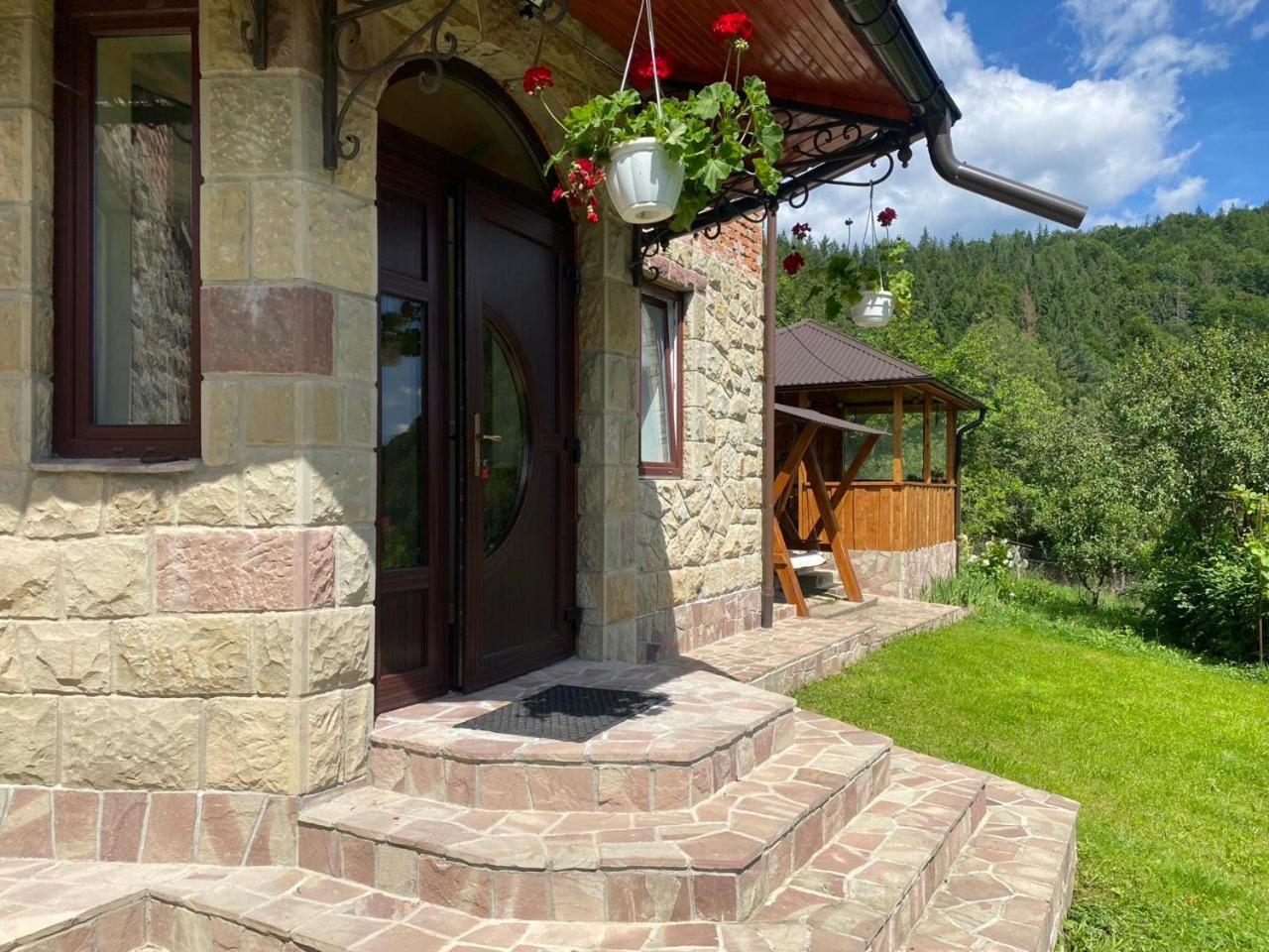 Underhills House Apartment Yaremche Exterior photo